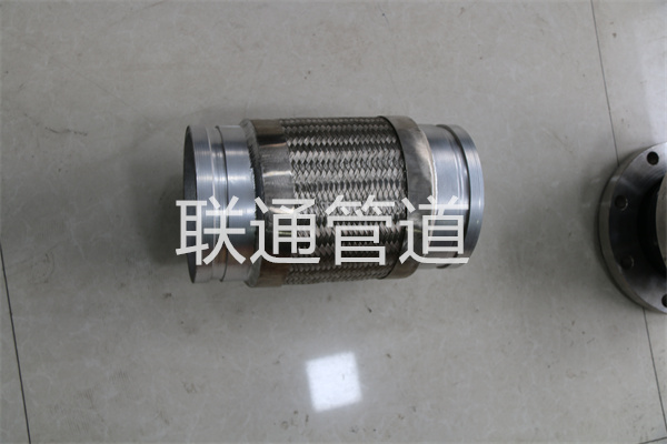 轴向久久夜色撩人精品国产小说