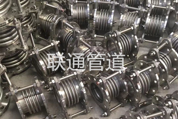 万向久久夜色撩人精品国产小说