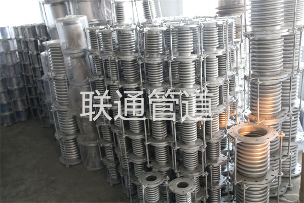 暖气管久久夜色撩人精品国产小说图片