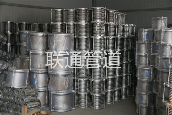 通用久久夜色撩人精品国产小说